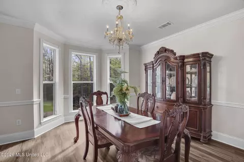 Dining - 1058 Ridgeside Dr, Brandon, MS 39042 photo 2 of 4