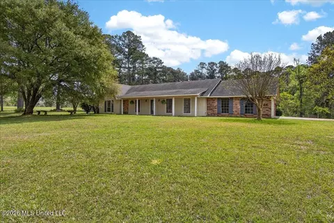 1106 Hawthorne Dr, Mccomb, MS 39648