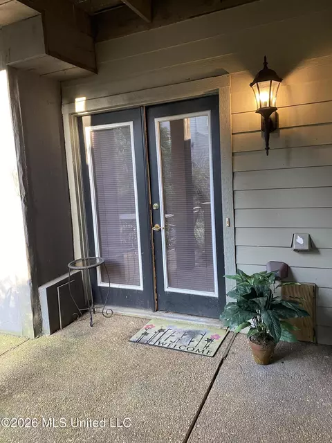 Exterior - 1313 Roxbury Ct, Jackson, MS 39211 photo 2 of 2