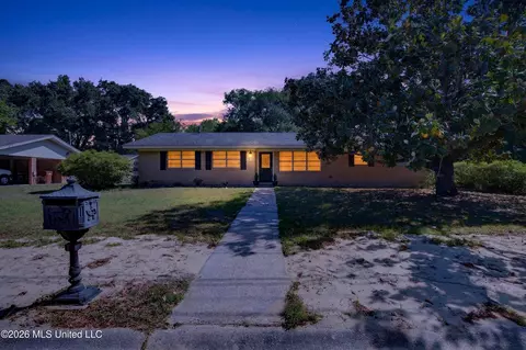 2535 Meadow Rd, Biloxi, MS 39531