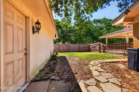 Exterior - 2535 Meadow Rd, Biloxi, MS 39531 photo 5 of 9