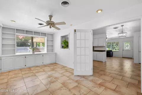 Living - 2535 Meadow Rd, Biloxi, MS 39531 photo 4 of 4