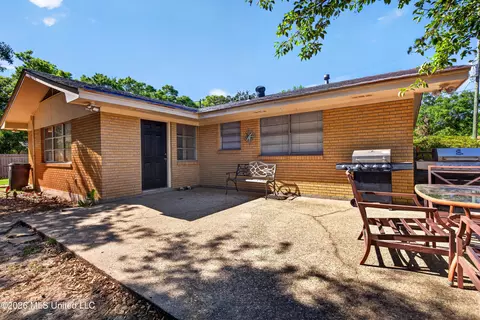 Exterior - 2535 Meadow Rd, Biloxi, MS 39531 photo 3 of 9