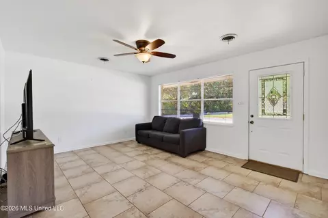 Living - 2535 Meadow Rd, Biloxi, MS 39531 photo 3 of 4