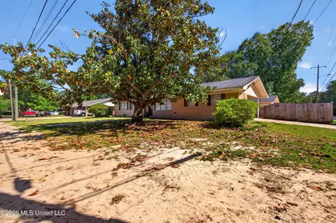 Exterior - 2535 Meadow Rd, Biloxi, MS 39531 photo 8 of 9