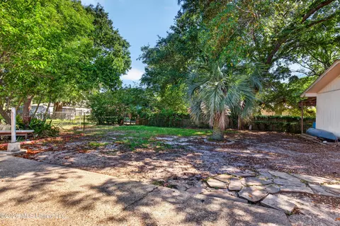 Exterior - 2535 Meadow Rd, Biloxi, MS 39531 photo 9 of 9