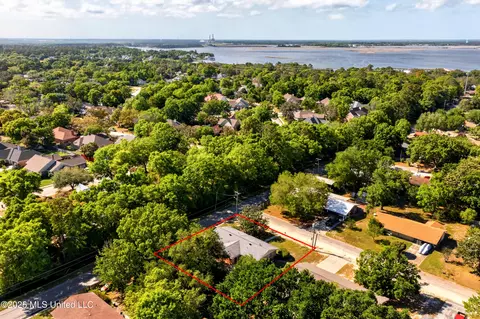 View/Area - 2535 Meadow Rd, Biloxi, MS 39531 photo 3 of 5