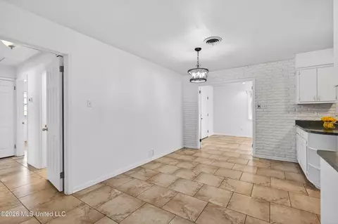 Entry Way - 2535 Meadow Rd, Biloxi, MS 39531 photo 1 of 1