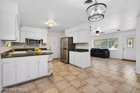 Kitchen - 2535 Meadow Rd, Biloxi, MS 39531 photo 3 of 6