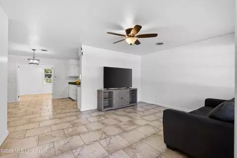 Living - 2535 Meadow Rd, Biloxi, MS 39531 photo 1 of 4