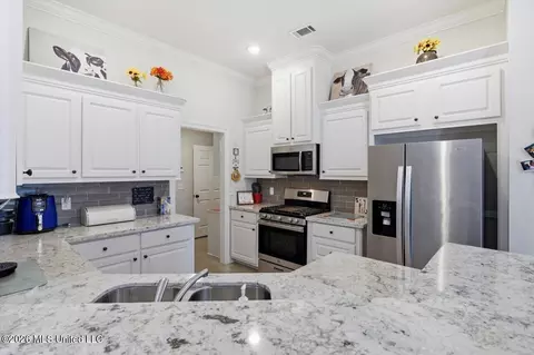 Kitchen - 668 Conti Dr, Brandon, MS 39042 photo 1 of 4