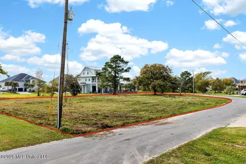 15613 Joan D Arc Cir, Biloxi, MS 39532