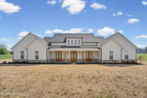 13889 E Fairview Rd, Byhalia, MS 38611