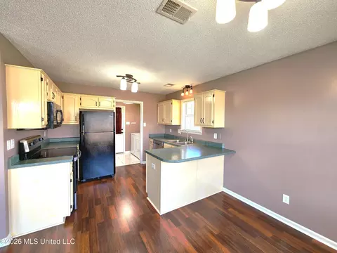 Kitchen - 3396 Clepsyda Dr, Hernando, MS 38632 photo 1 of 5
