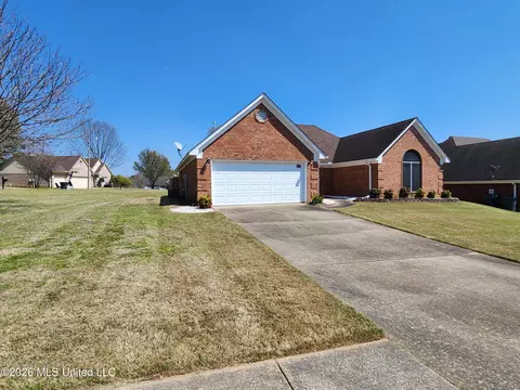 Exterior - 3396 Clepsyda Dr, Hernando, MS 38632 photo 3 of 8