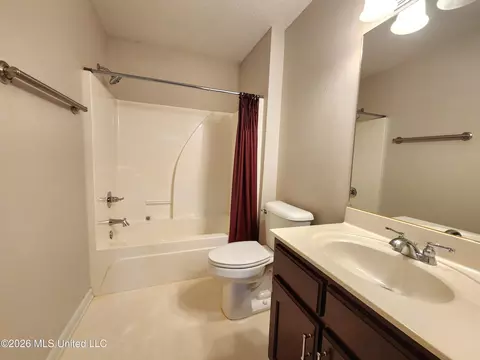 Bath - 3396 Clepsyda Dr, Hernando, MS 38632 photo 3 of 3