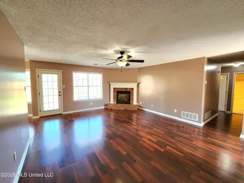 Living - 3396 Clepsyda Dr, Hernando, MS 38632 photo 4 of 6