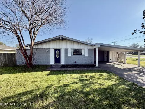 1419 Deering St, Cleveland, MS 38732