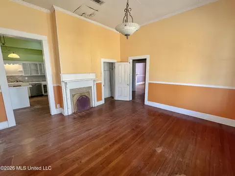 Living - 535 W Monticello St, Brookhaven, MS 39601 photo 2 of 2