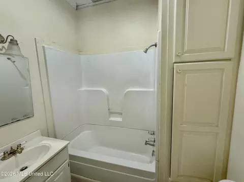 Bath - 535 W Monticello St, Brookhaven, MS 39601 photo 1 of 2