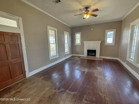 Living - 535 W Monticello St, Brookhaven, MS 39601 photo 1 of 2
