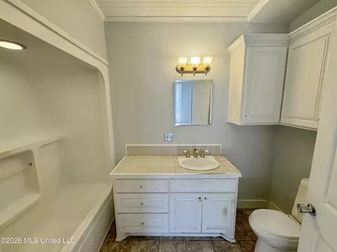 Bath - 535 W Monticello St, Brookhaven, MS 39601 photo 2 of 2