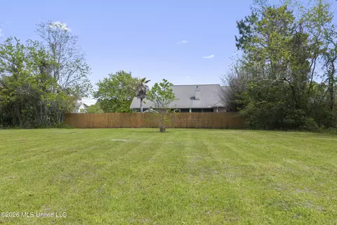 606 Sears Ave, Waveland, MS 39576