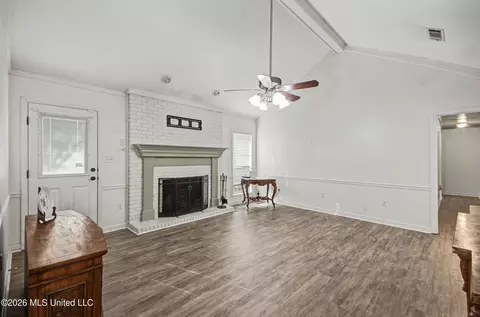 Living - 606 Honeysuckle Dr, Madison, MS 39110 photo 2 of 3
