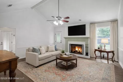 Living - 606 Honeysuckle Dr, Madison, MS 39110 photo 3 of 3