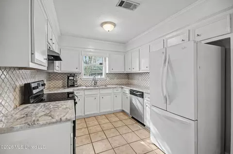 Kitchen - 606 Honeysuckle Dr, Madison, MS 39110 photo 1 of 1