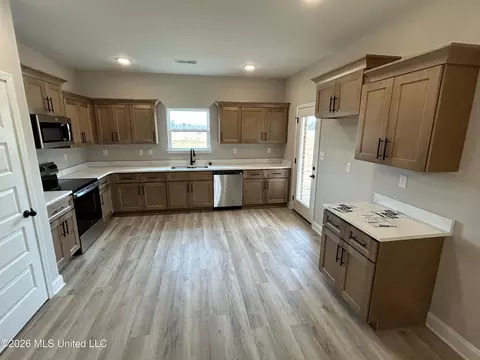 Kitchen - 6046 E River Birch Rd, Walls, MS 38680 photo 1 of 1