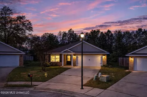 539 W Marigold Dr, Long Beach, MS 39560