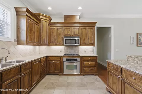 Kitchen - 118 Hampton Chase, Madison, MS 39110 photo 3 of 4