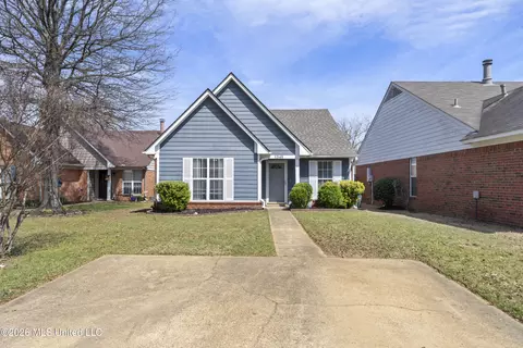5348 W Payton Dr, Southaven, MS 38671