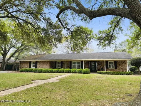 1007 Westwood St, Pascagoula, MS 39567