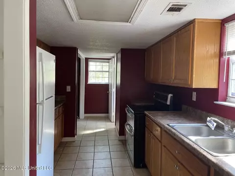 Entry Way - 111 N Lang Ave, Long Beach, MS 39560 photo 1 of 1