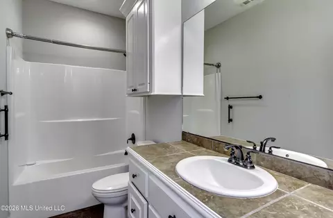 Bath - 2017 Pebble Creek Dr, Brandon, MS 39042 photo 4 of 4