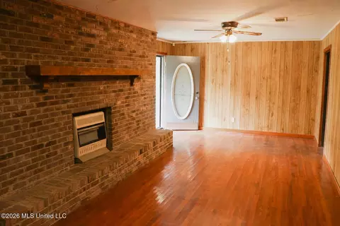 Living - 1616 Gibraltar Dr, Jackson, MS 39204 photo 3 of 3