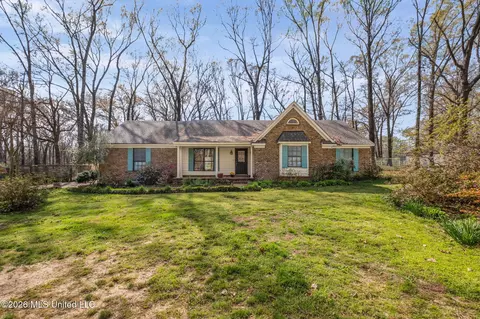 5915 Roman Hill Dr, Olive Branch, MS 38654