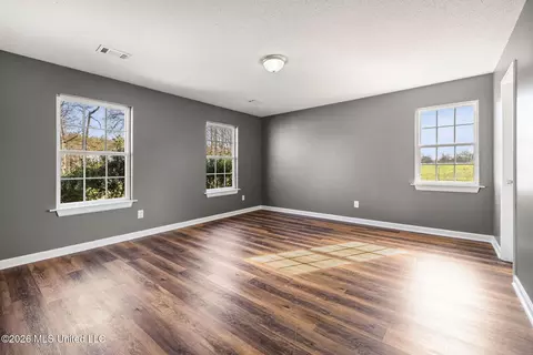 Living - 1211 Scott Ave, Lambert, MS 38643 photo 3 of 3