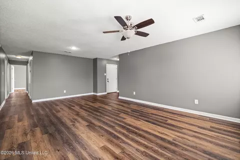 Living - 1211 Scott Ave, Lambert, MS 38643 photo 2 of 3