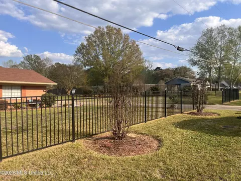 16 Nelson Cir, Jackson, MS 39212 photo 2