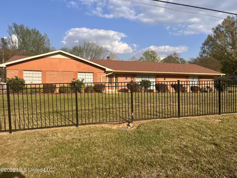 16 Nelson Cir, Jackson, MS 39212