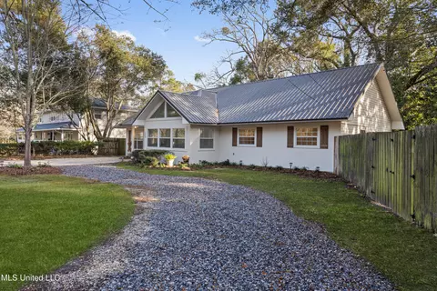 5808 Ridge Rd, Ocean Springs, MS 39564