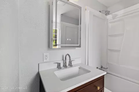 Bath - 612 N Wright Ave, Long Beach, MS 39560 photo 2 of 4