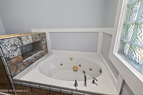Bath - 612 N Wright Ave, Long Beach, MS 39560 photo 4 of 4