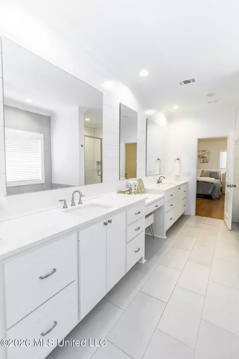 Bath - 196 Sweetbriar Cir, Canton, MS 39046 photo 2 of 7
