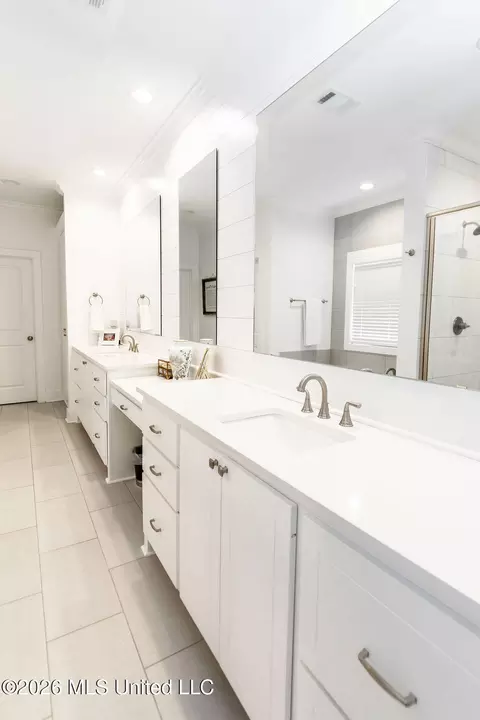 Bath - 196 Sweetbriar Cir, Canton, MS 39046 photo 1 of 7