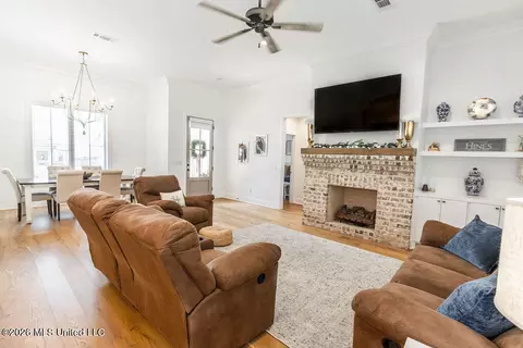 Living - 196 Sweetbriar Cir, Canton, MS 39046 photo 1 of 1