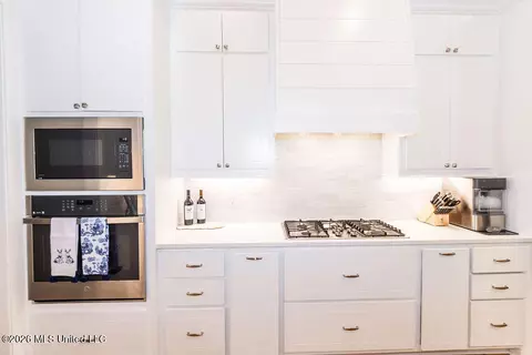 Kitchen - 196 Sweetbriar Cir, Canton, MS 39046 photo 4 of 7